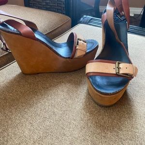 Cute summer sandals size 9 like new. Lucky brand.